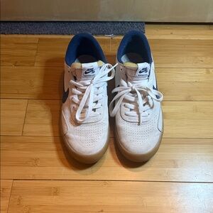 Nike White and Navy SB Heritage Vulc Skate